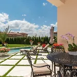 Eden Park Luxury סאני ביץ'
