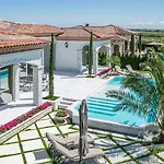Eden Park Luxury סאני ביץ'