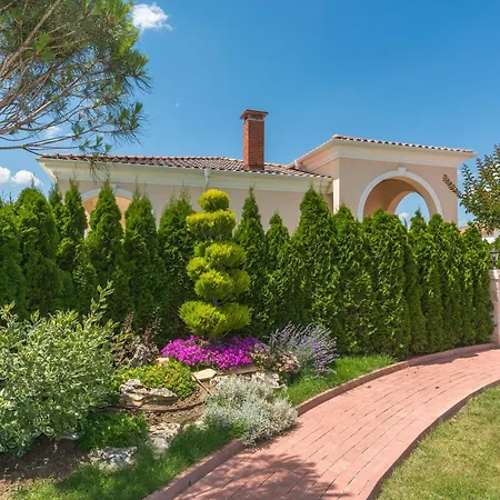 Eden Park Luxury Vilă