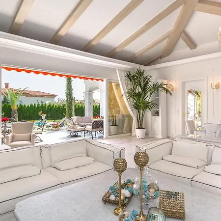 Eden Park Luxury סאני ביץ'