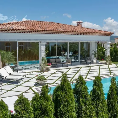 Eden Park Luxury Villa