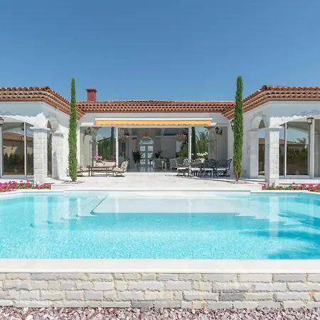 Eden Park Luxury * סאני ביץ'