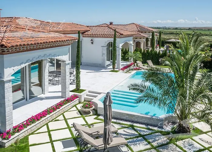 Eden Park Luxury 阳光海滩