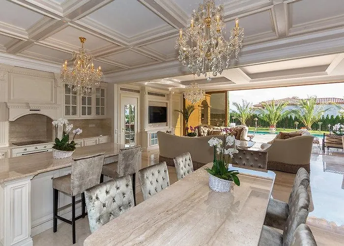 Eden Park Luxury 阳光海滩