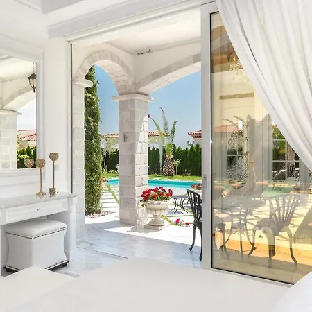 Vila Eden Park Luxury Sluneční pobřeží