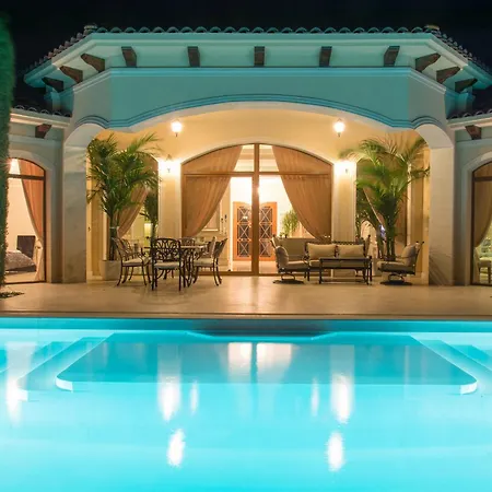 Луксозна вила Eden Park Luxury