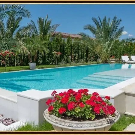 Eden Park Luxury Луксозна вила *